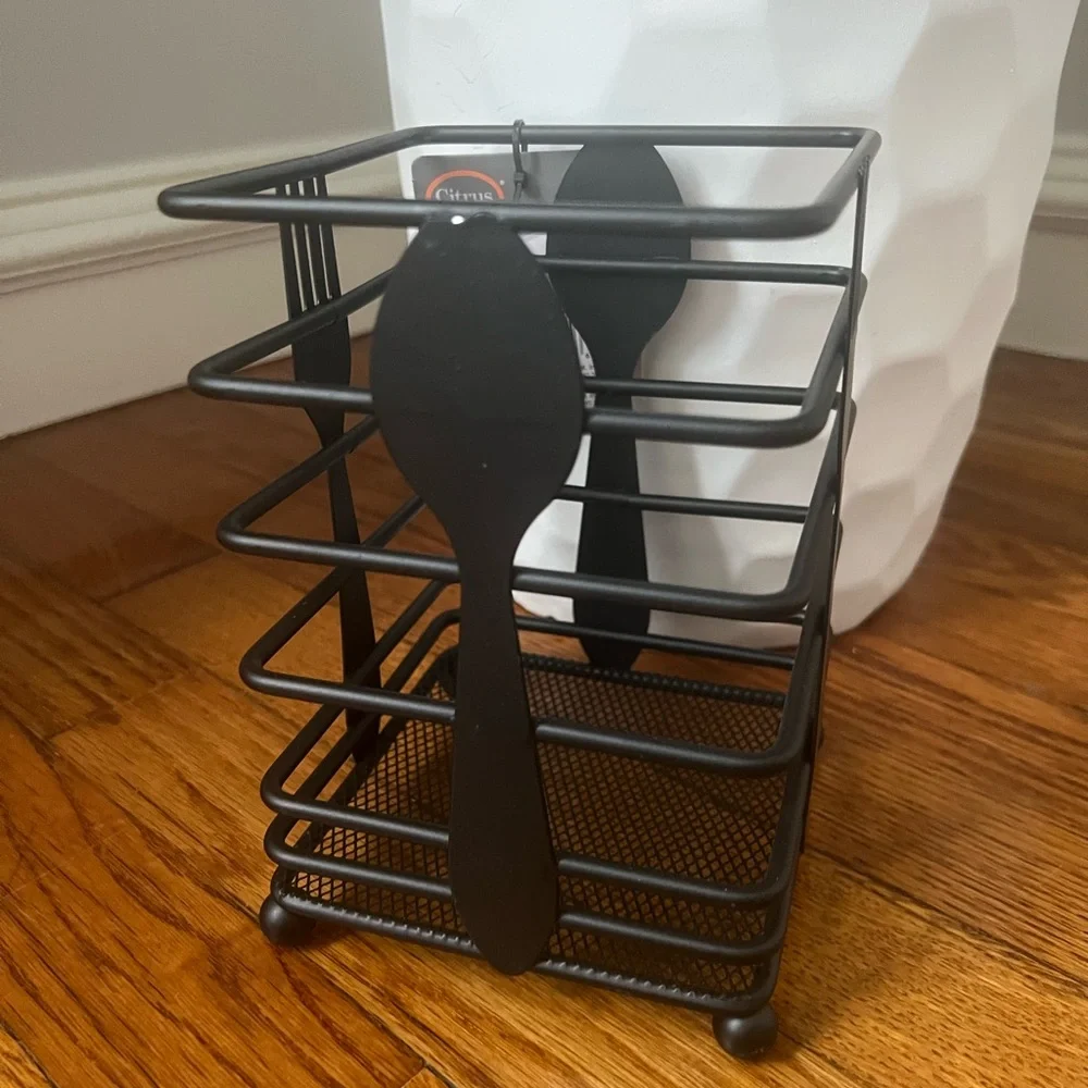 CUTE.. Metal Utensil Holder